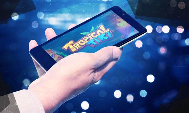 Tropical Tiki slot na zaslonu mobilnog telefona