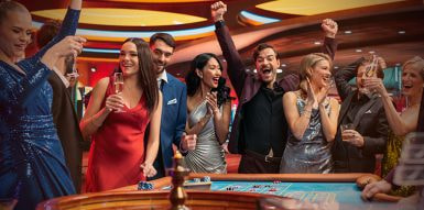 Casino dvorana s igrama za stolovima puna ljudi
